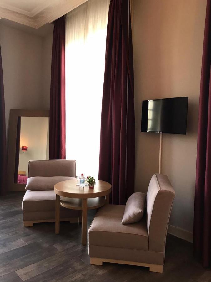 Le Domaine De Barbizon Hotel Saint-Martin-en-Biere ภายนอก รูปภาพ
